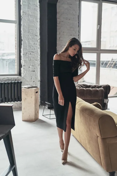 Gorgeous Brunette Woman Black Elegant Dress Standing Room Home — Stock Photo, Image