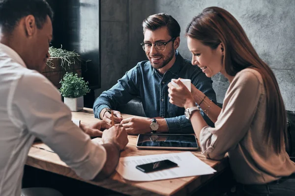 Smiling Young Confident Business People Discussing Project Table Digital Tablet — Stock Photo, Image