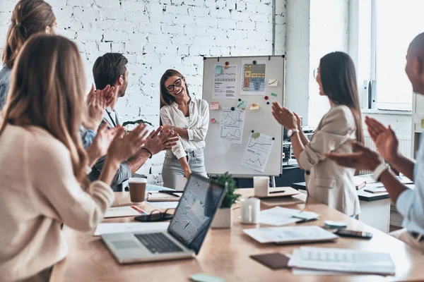 Great Presentation Group Business People Clapping Smiling While Standing Board — Stock Photo, Image