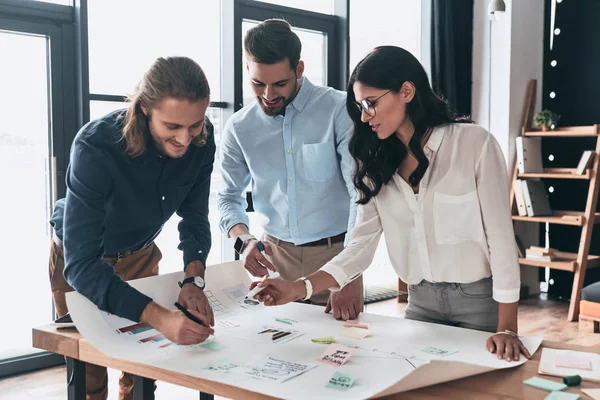 Team Working Together Group Young Confident Business People Discussing Something — Stock Photo, Image