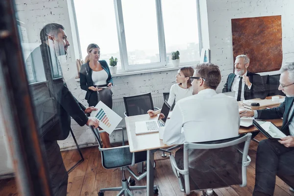 Successful Business Team Analyzing Sales While Having Staff Meeting Board — Stock Photo, Image