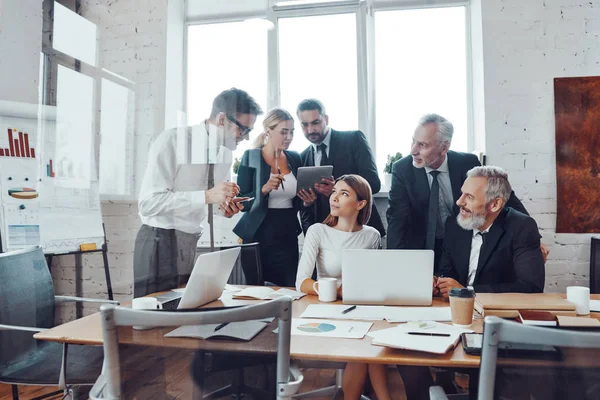 Professional Business Team Analyzing Sales Using Modern Technologies While Having — Stock Photo, Image