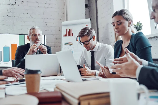 Successful Business Team Analyzing Strategy While Working Modern Office — Stock Photo, Image