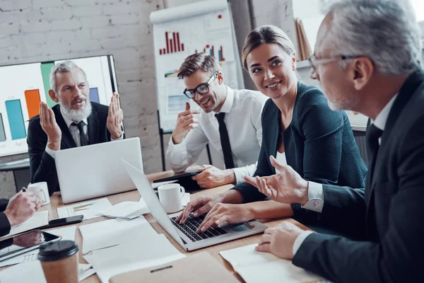 Erfolgreiches Business Team Bei Der Strategieanalyse Modernen Büro — Stockfoto