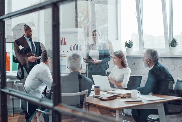 Professional Business Expert Presenting Analytical Report While Working Together Colleagues — Stock Photo, Image