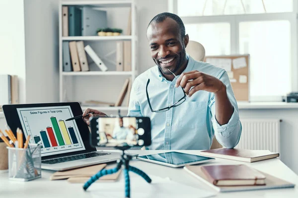 Charming Young African Man Shirt Showing Chart While Making Social — Stock Photo, Image