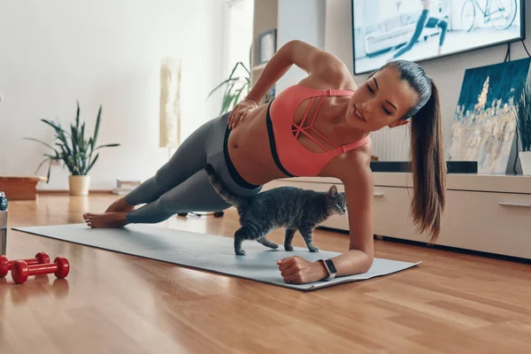 Attractive Young Woman Sports Clothing Standing Plank Position Cat Walking — Stock Photo, Image