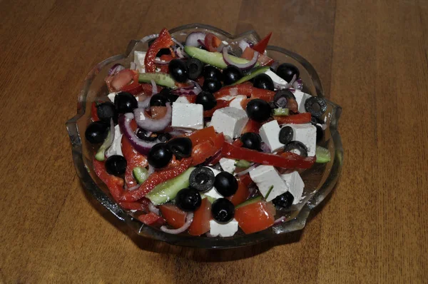 Cam salata kasesinde Sezar salatası