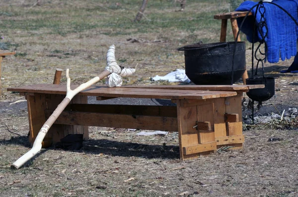 Koltuk değneği, insanları sakatın yanındaki bankta topallatmak içindir.