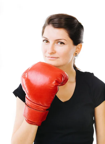 Portrét Mladé Ženy Boxerských Rukavicích Držící Ruku Pod Bradou Izolovaný — Stock fotografie