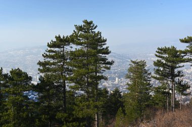 Saraybosna Panorama 'sı kışın bir sis bulutu altında