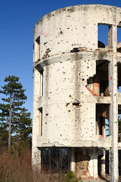 Trebeviç Dağı 'ndaki Saraybosna' daki Eski Uzay Gözlemevi
