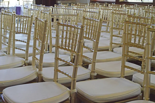 Altın Chiavari sandalye