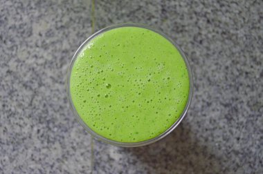 Parlak yeşil Smoothie