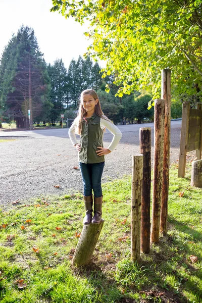 Parco Candid divertimento con i bambini — Foto Stock