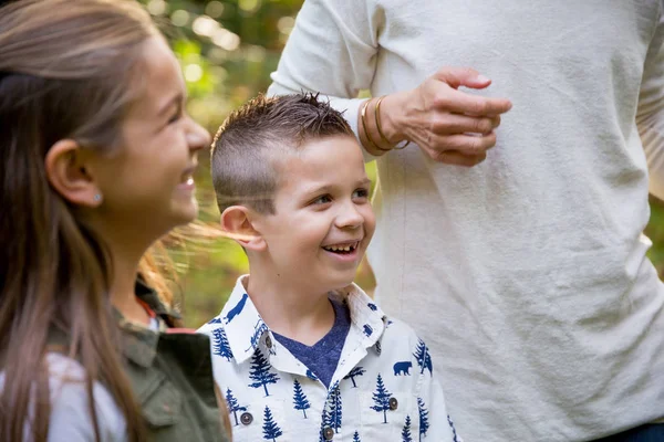 Candid Park diversión con los niños —  Fotos de Stock