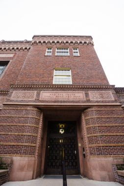 Oregon Üniversitesi kütüphanesinde Knight