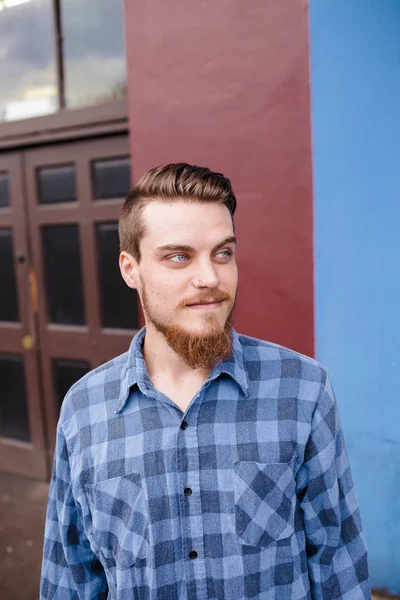 Hipster retrato de moda masculina al aire libre —  Fotos de Stock