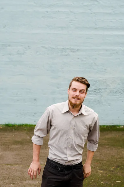 Hipster retrato de moda masculina al aire libre —  Fotos de Stock