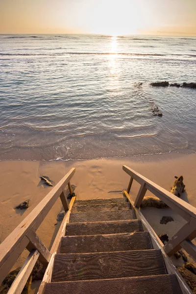 Частный пляж Stairway на Гавайях — стоковое фото