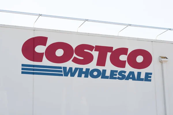 Знак Costco оптом зі складу — стокове фото