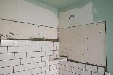 Beyaz metro fayans küvet Surround