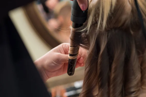 Wedding Hair Stylist at Salon — Stock Photo, Image