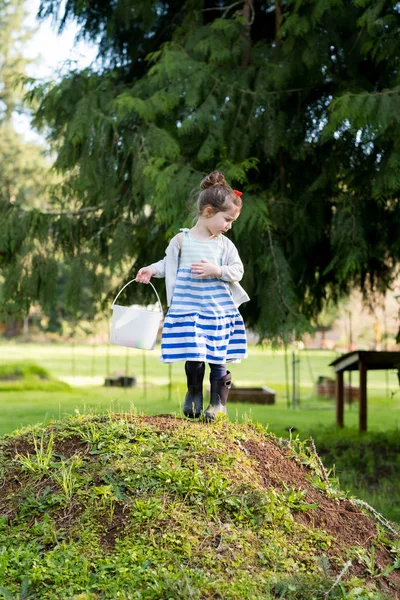 Easter Egg Hunt buitenshuis in Oregon — Stockfoto