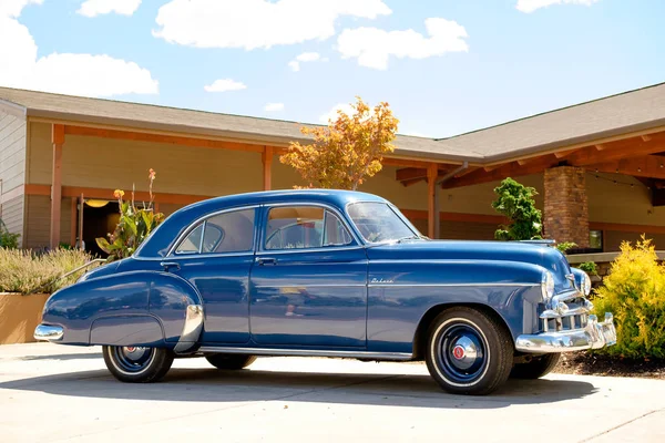 Chevy DeLuxe carro no casamento — Fotografia de Stock