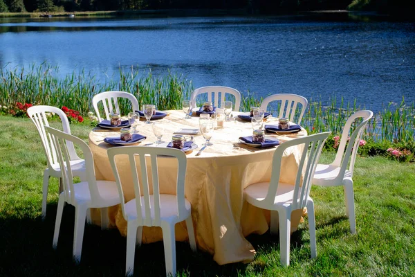 Miejsce ślubu Oregon przez jezioro — Zdjęcie stockowe