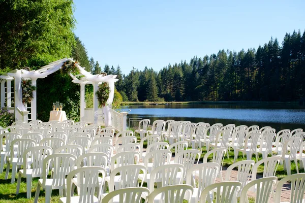 Lieu de mariage de l'Oregon près du lac — Photo