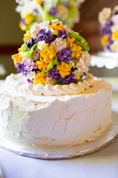 Tort weselny Cutsom w recepcji — Zdjęcie stockowe