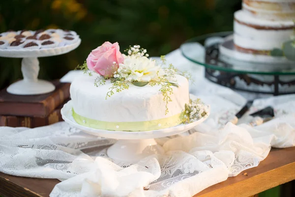Cutsom Wedding Cake at Reception — Stock Photo, Image