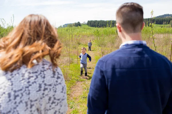 Rodina čtyři životní styl portrétu — Stock fotografie