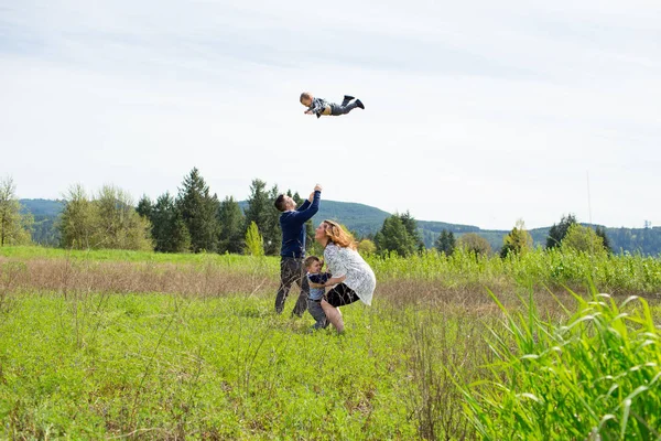 Família de quatro Retrato de Estilo de Vida — Fotografia de Stock