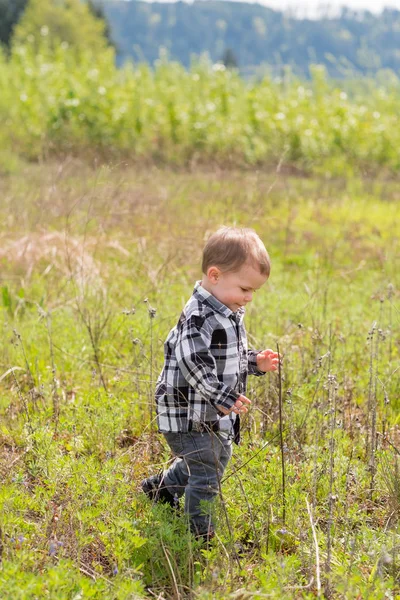 Lifestyle Portrait Young Boy Outdoors — Stock Photo, Image