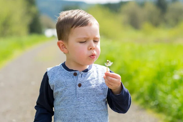 Lifestyle Portrait Young Boy Outdoors — Stock Photo, Image