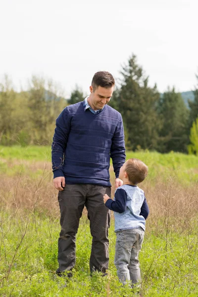 Realistiska far Son livsstil porträtt — Stockfoto