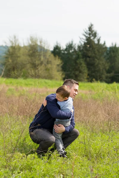 Realista Padre Hijo Estilo de vida Retrato —  Fotos de Stock