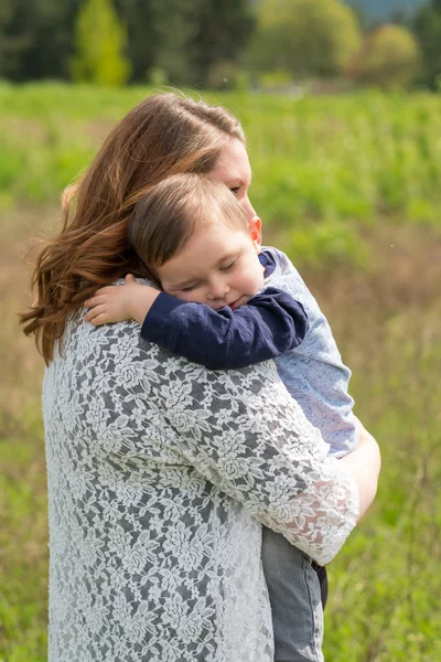 Madre realistica Figlio Stile di vita Ritratto — Foto Stock