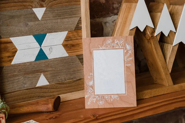実質の木製の結婚式招待状のスイート — ストック写真