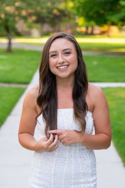 Üniversite Mezuniyet fotoğraf Üniversitesi kampüsünde