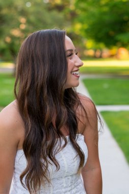 Üniversite Mezuniyet fotoğraf Üniversitesi kampüsünde