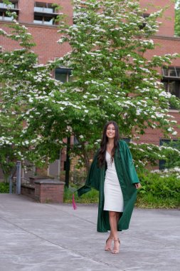 Üniversite Mezuniyet fotoğraf Üniversitesi kampüsünde