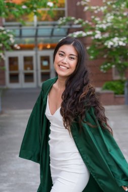Üniversite Mezuniyet fotoğraf Üniversitesi kampüsünde
