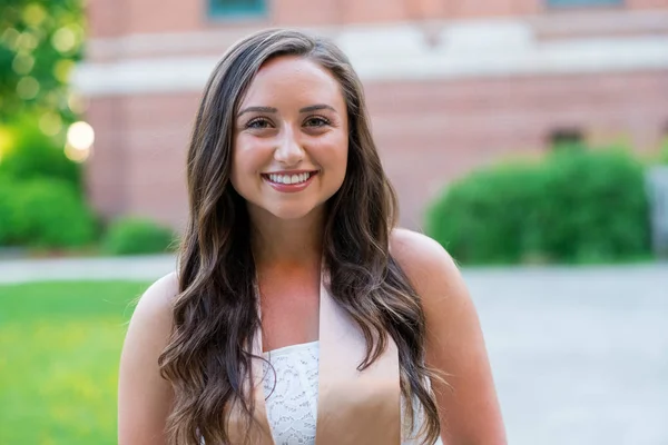 College Graduation Photo on University Campus — Stock Photo, Image