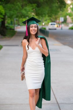 Üniversite Mezuniyet fotoğraf Üniversitesi kampüsünde