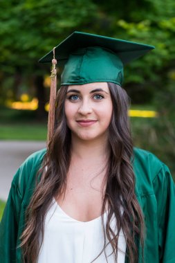 Üniversite mezunu Oregon kampüste