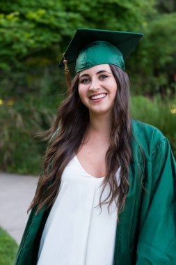 Üniversite mezunu Oregon kampüste