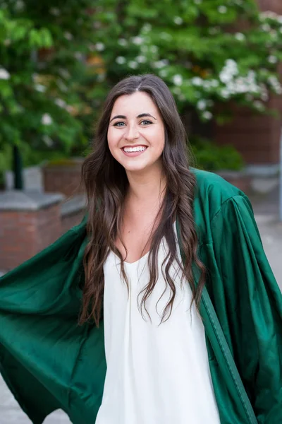 College Grad op de Campus in Oregon — Stockfoto